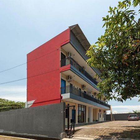 Richmond Guest House Cirebon Redpartner Extérieur photo