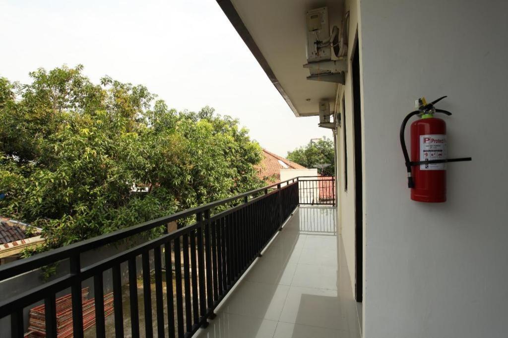 Richmond Guest House Cirebon Redpartner Extérieur photo