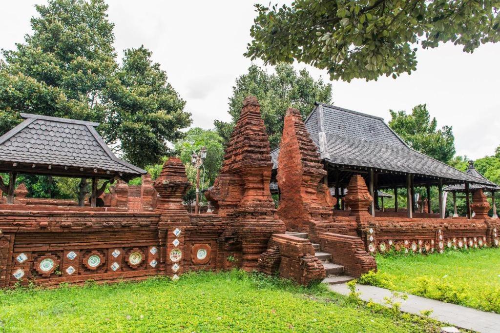 Richmond Guest House Cirebon Redpartner Extérieur photo
