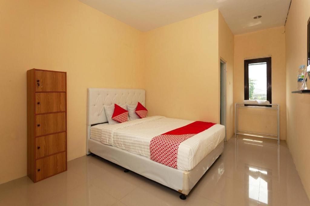 Richmond Guest House Cirebon Redpartner Extérieur photo