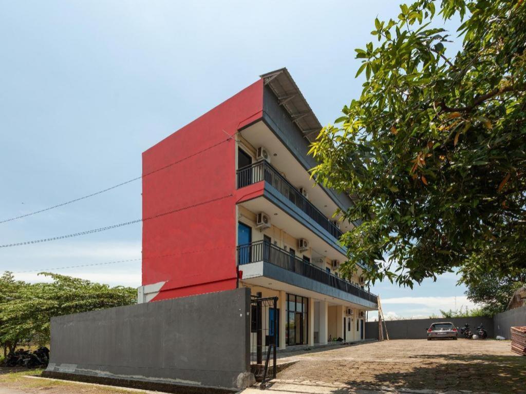 Richmond Guest House Cirebon Redpartner Extérieur photo