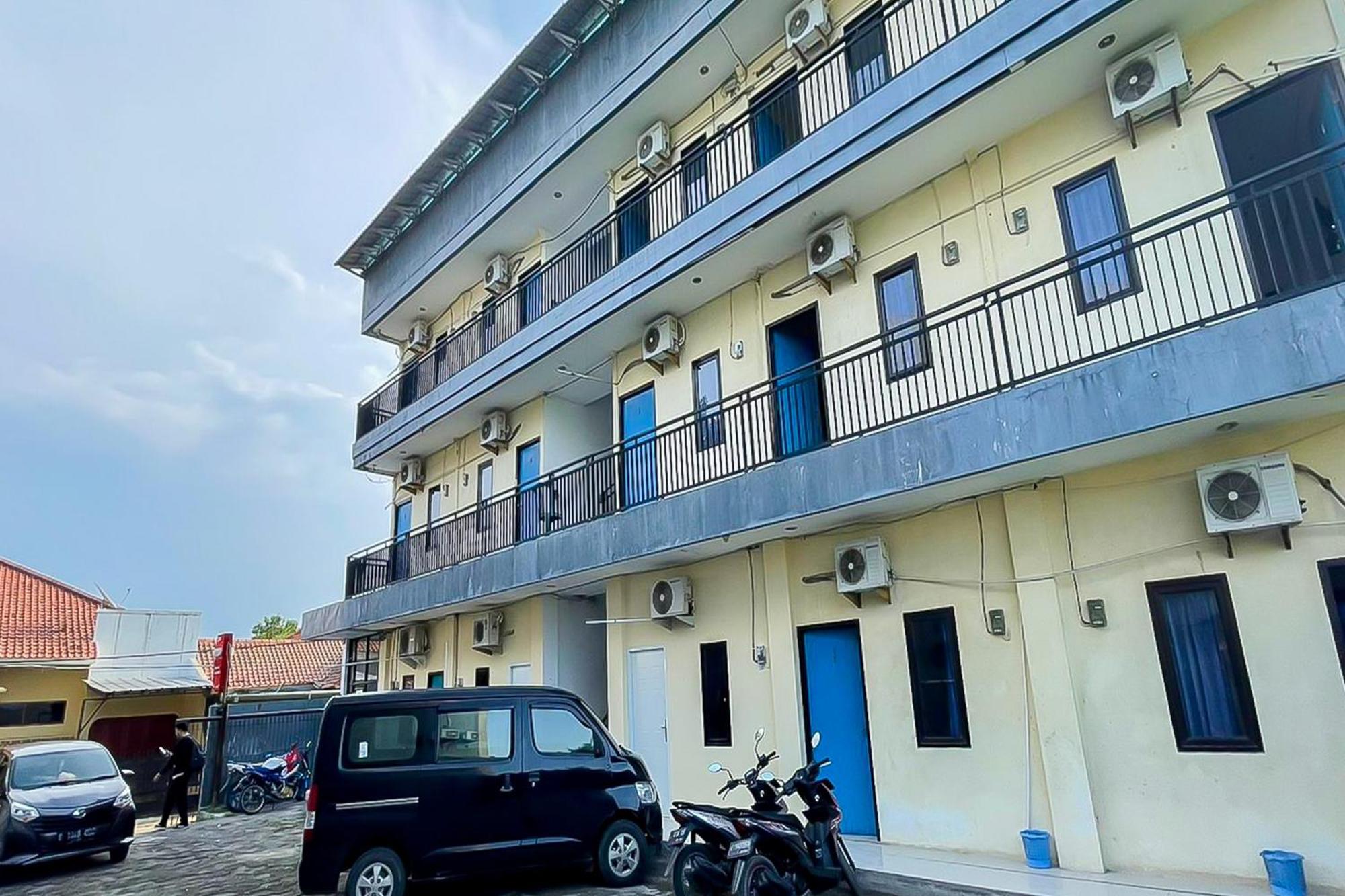 Richmond Guest House Cirebon Redpartner Extérieur photo